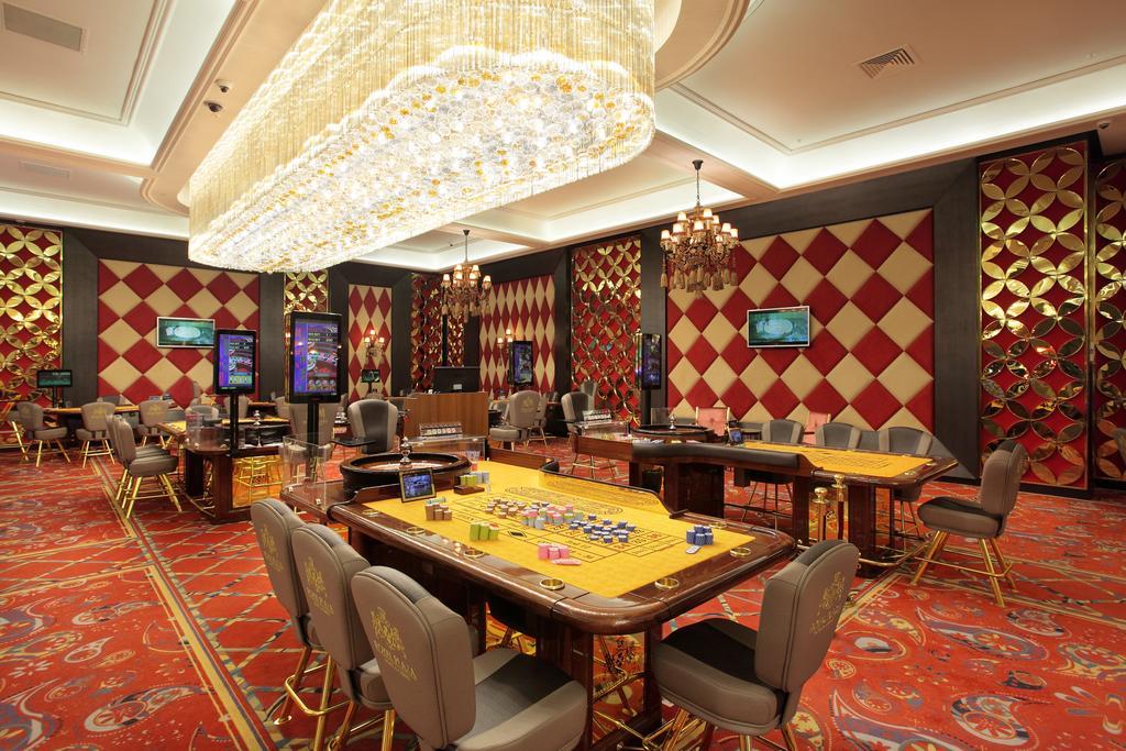 Royal Plaza Hotel And Casino Капшагай Экстерьер фото