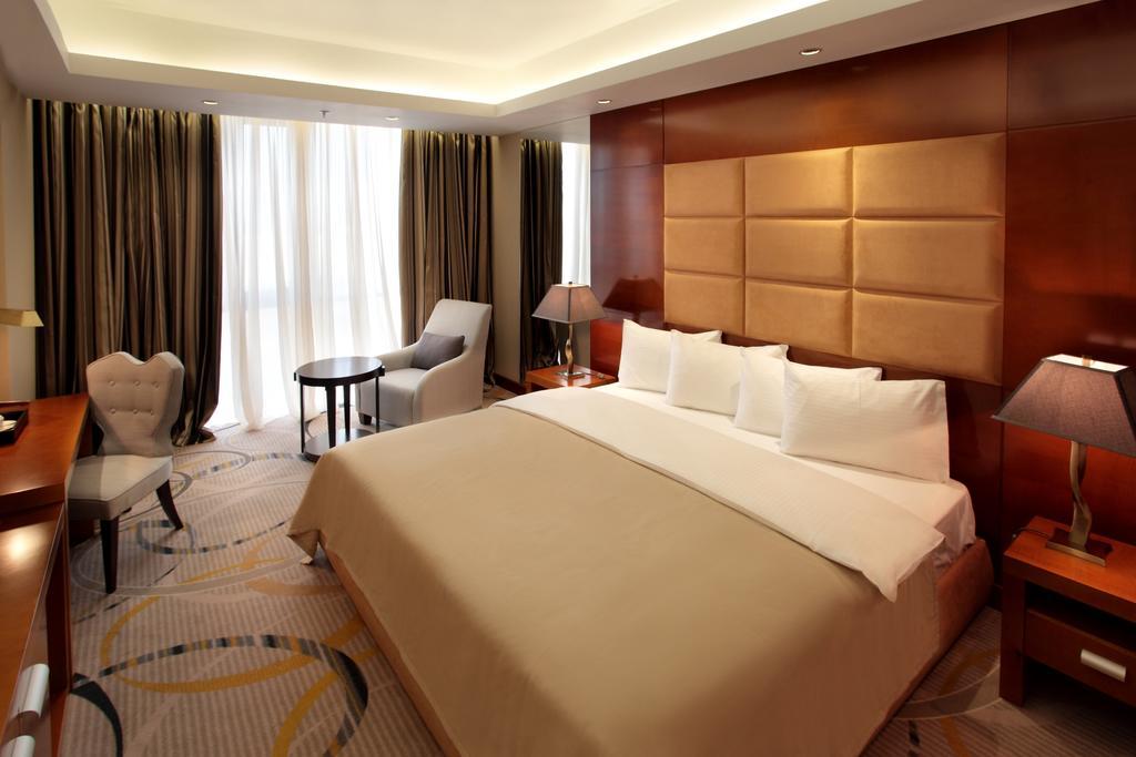 Royal Plaza Hotel And Casino Капшагай Номер фото