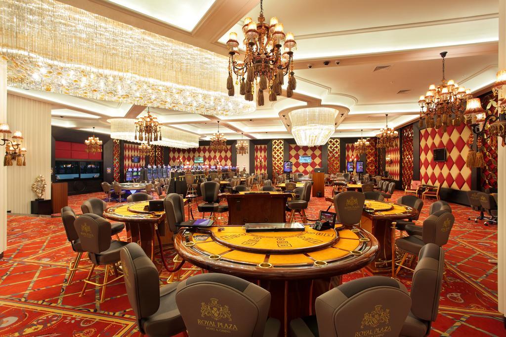 Royal Plaza Hotel And Casino Капшагай Экстерьер фото