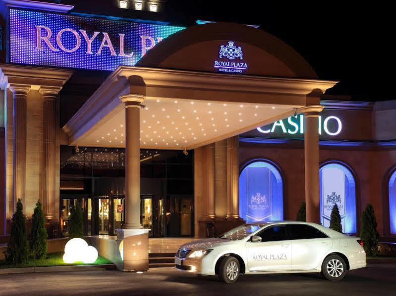 Royal Plaza Hotel And Casino Капшагай Экстерьер фото
